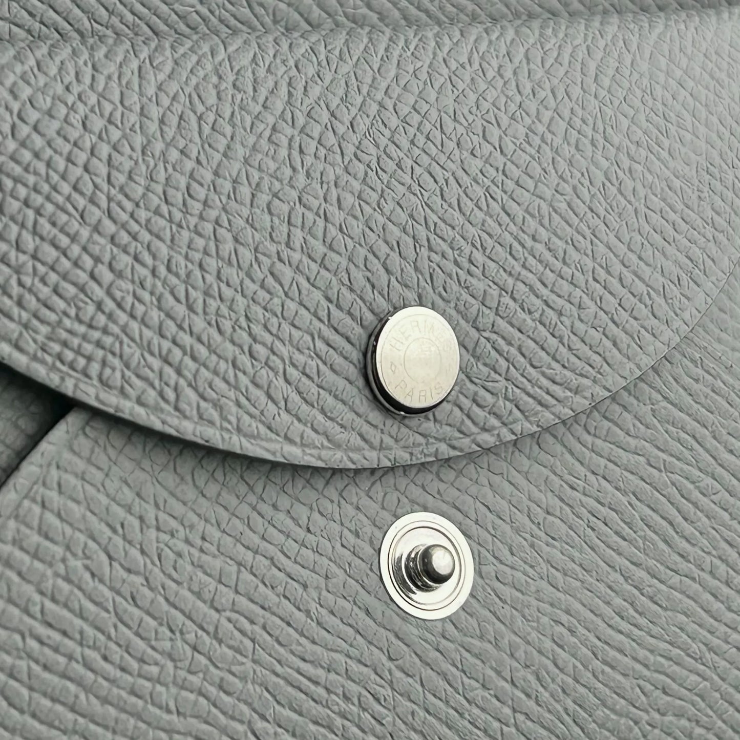 Hermès カルヴィ デュオ グリパンタンコンパクトウォレット カードケース K刻印(2025年製) - ブルー グレー