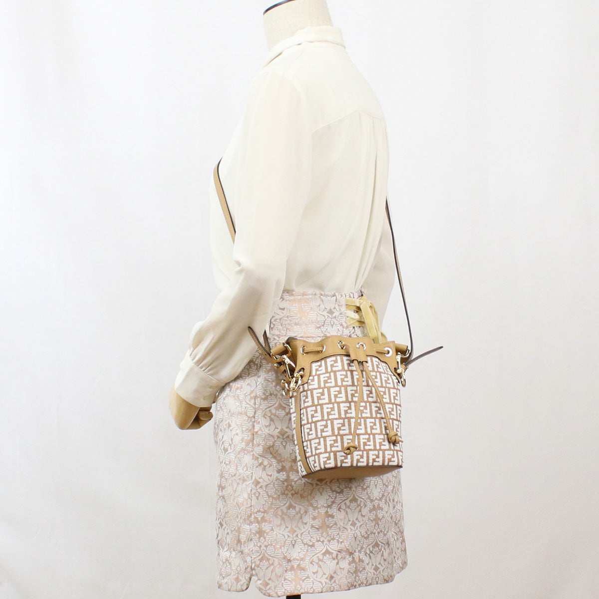 FENDI Montresor Handbag Bucket Bag - Brown