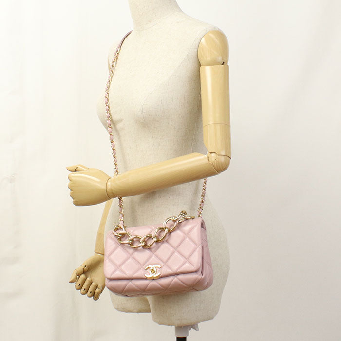 CHANEL Matelassé Lambskin Chain Shoulder Bag - Pink
