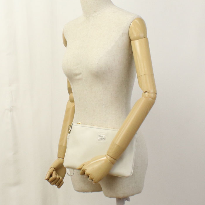 MiuMiu マドラス レザー ポーチ - ホワイト