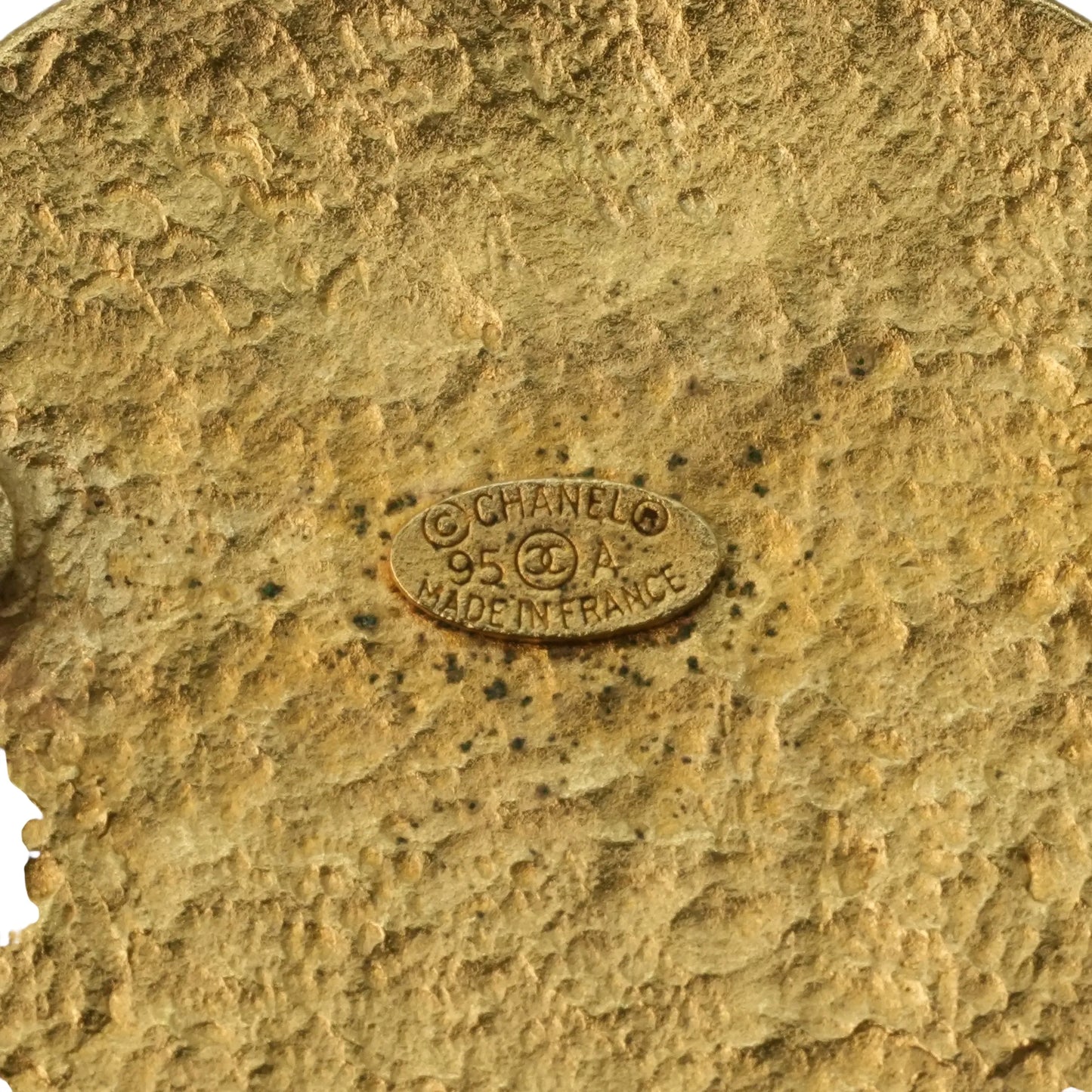 CHANEL CC ロゴ ラウンド ブローチ アクセサリー 95A - メタル - 32590