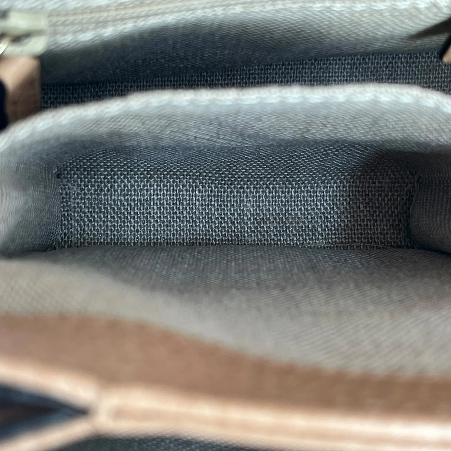 GUCCI Interlocking G Chain Shoulder Bag - Beige 