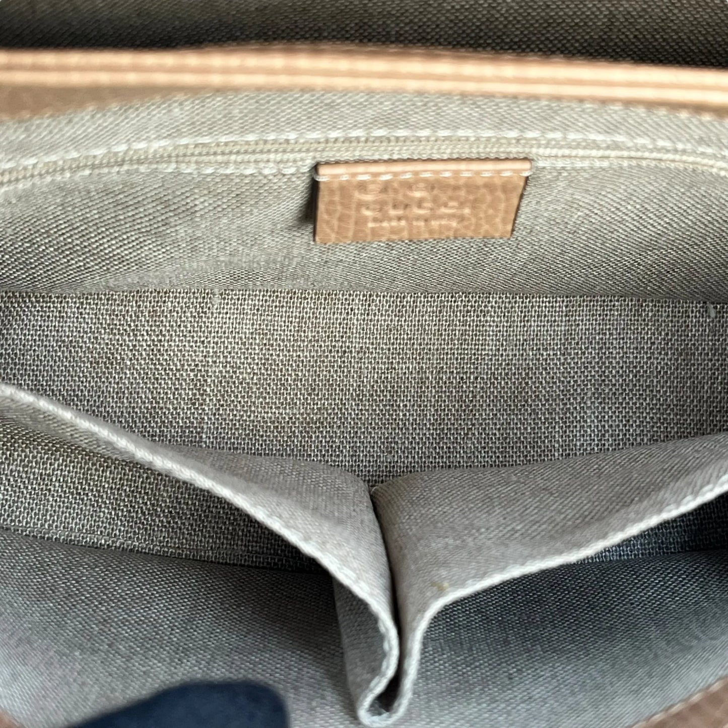 GUCCI Interlocking G Chain Shoulder Bag - Beige 