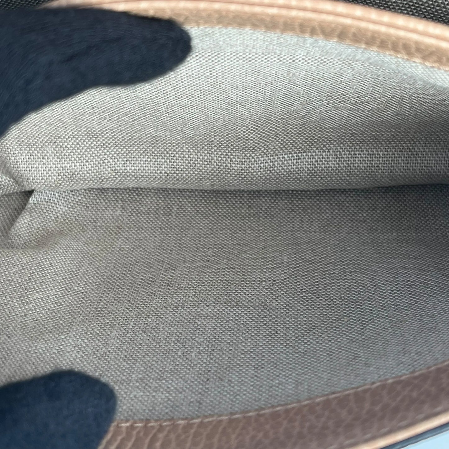 GUCCI Interlocking G Chain Shoulder Bag - Beige 