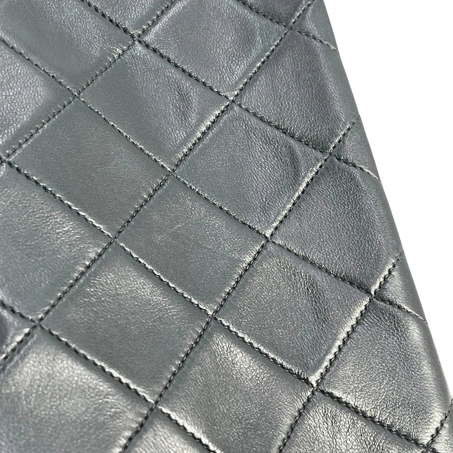 CHANEL Lambskin Matelassé Diana Flap 22 Chain Shoulder Bag - Black 