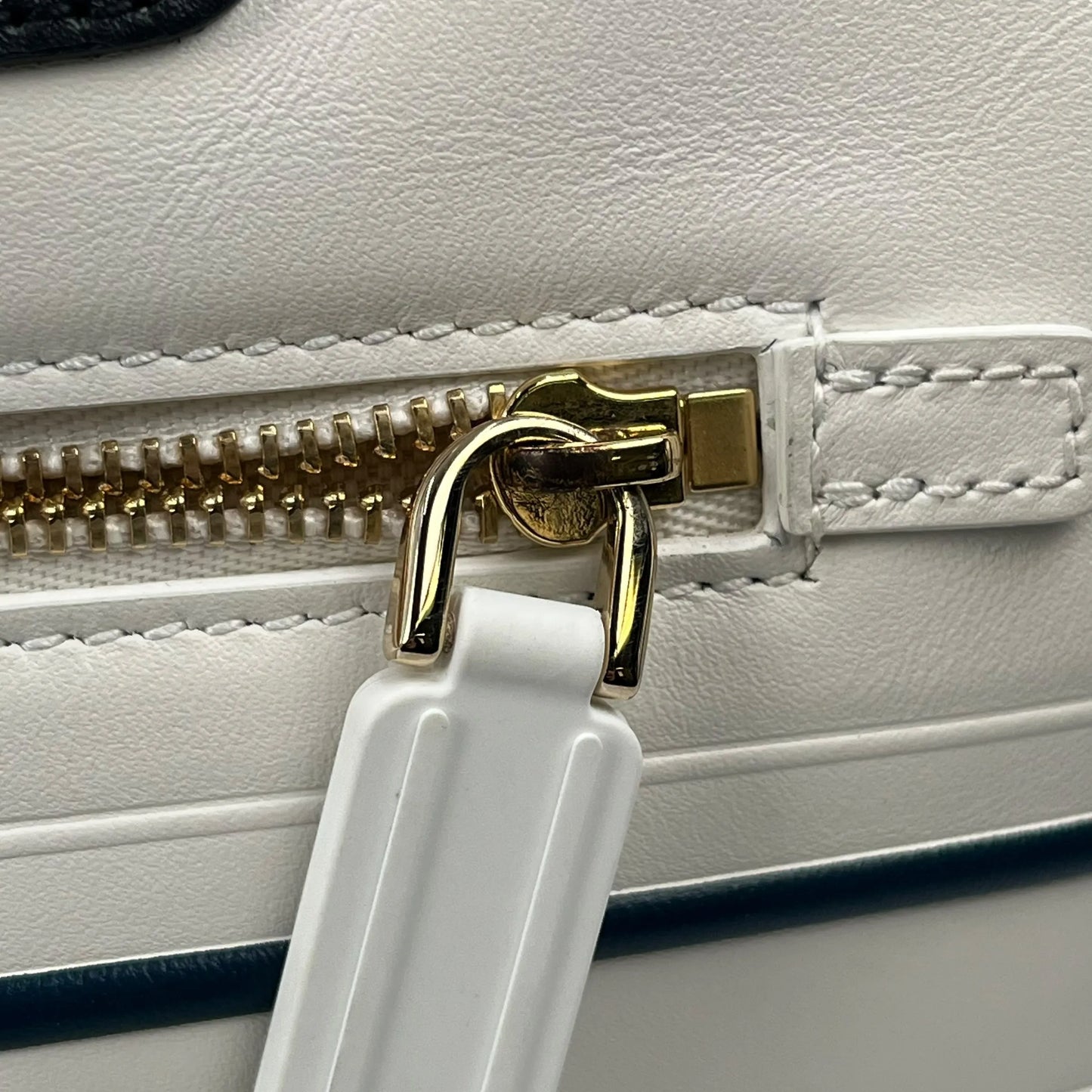 Dior Vibe Medium Bowling Bag Handbag/Shoulder Bag - White 