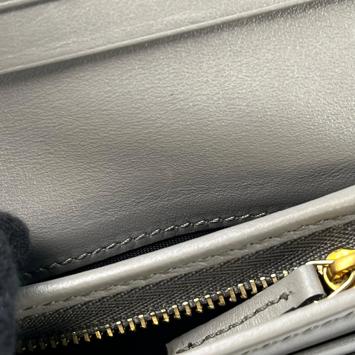 GUCCI GG Matelasse Bifold Compact Wallet - Gray 