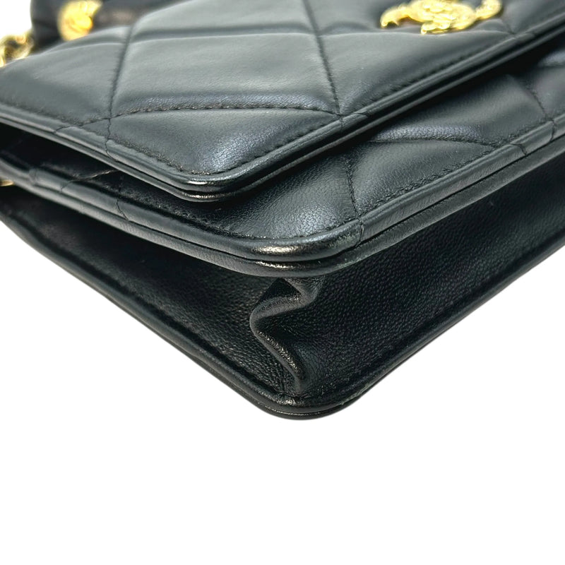 CHANEL 19 Lambskin Chain Wallet - Black 