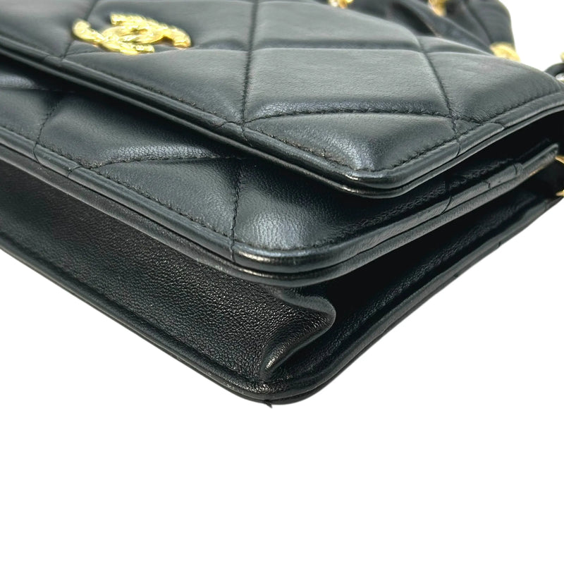 CHANEL 19 Lambskin Chain Wallet - Black 