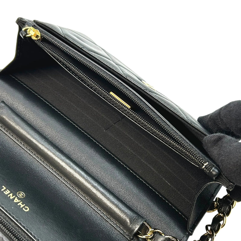 CHANEL 19 Lambskin Chain Wallet - Black 
