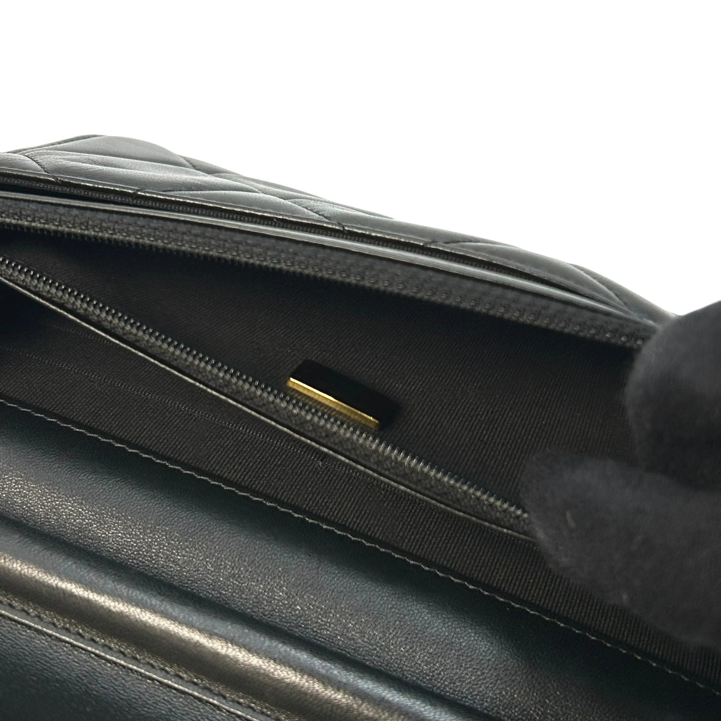 CHANEL 19 Lambskin Chain Wallet - Black 