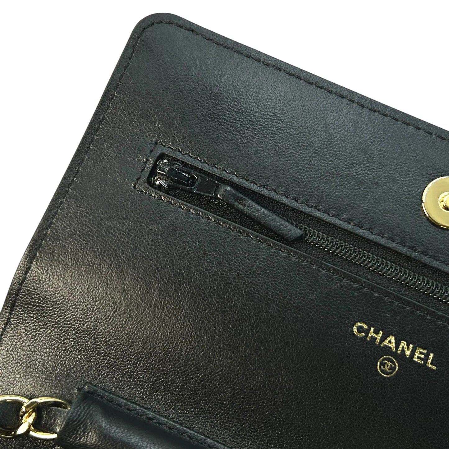 CHANEL 19 Lambskin Chain Wallet - Black 