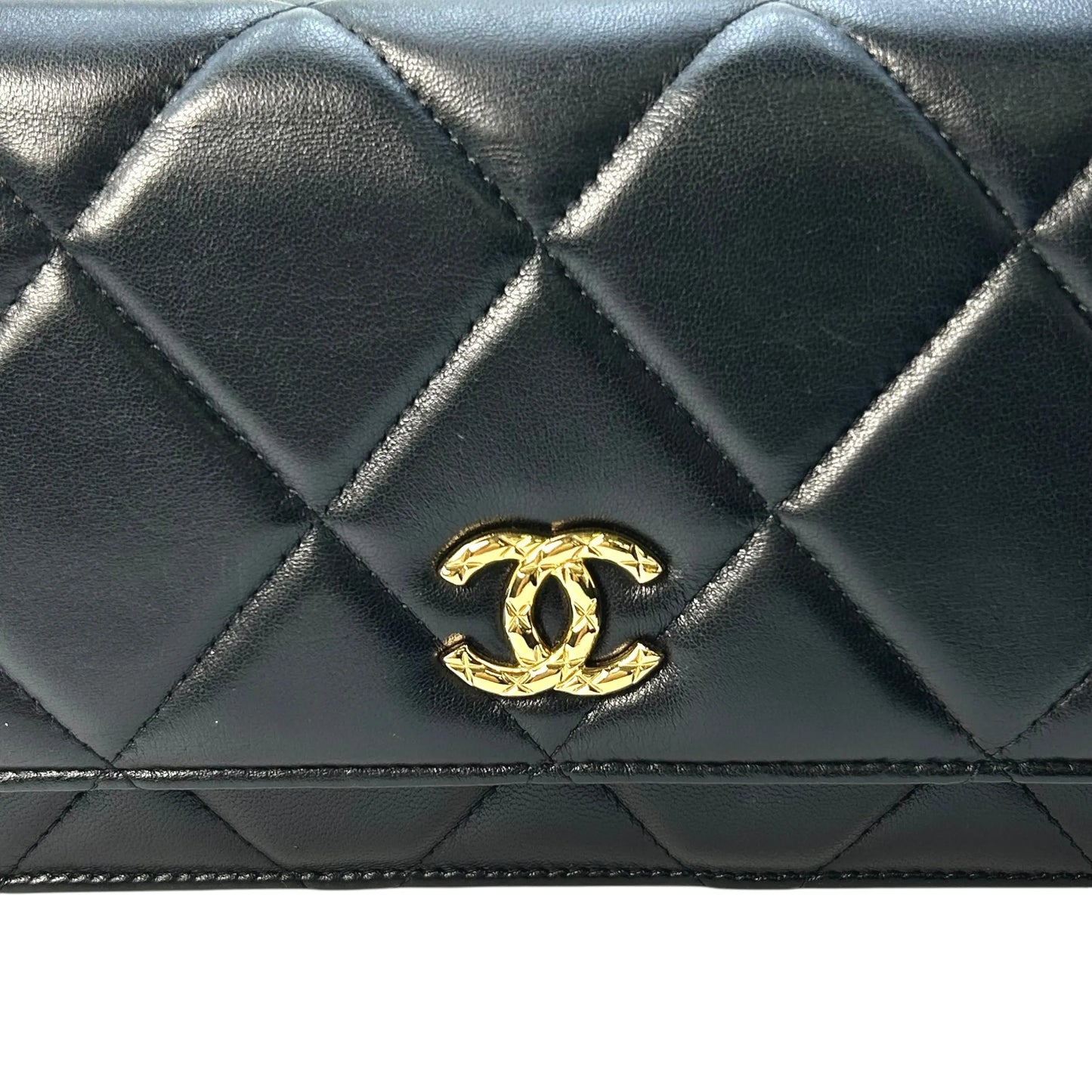 CHANEL 19 Lambskin Chain Wallet - Black 