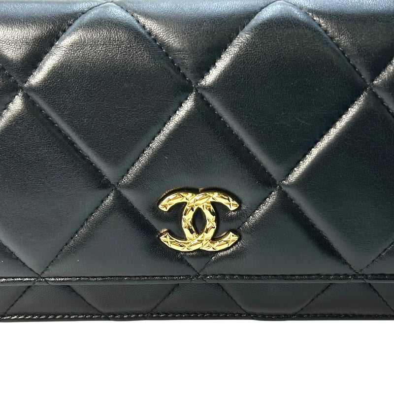 CHANEL 19 Lambskin Chain Wallet - Black 