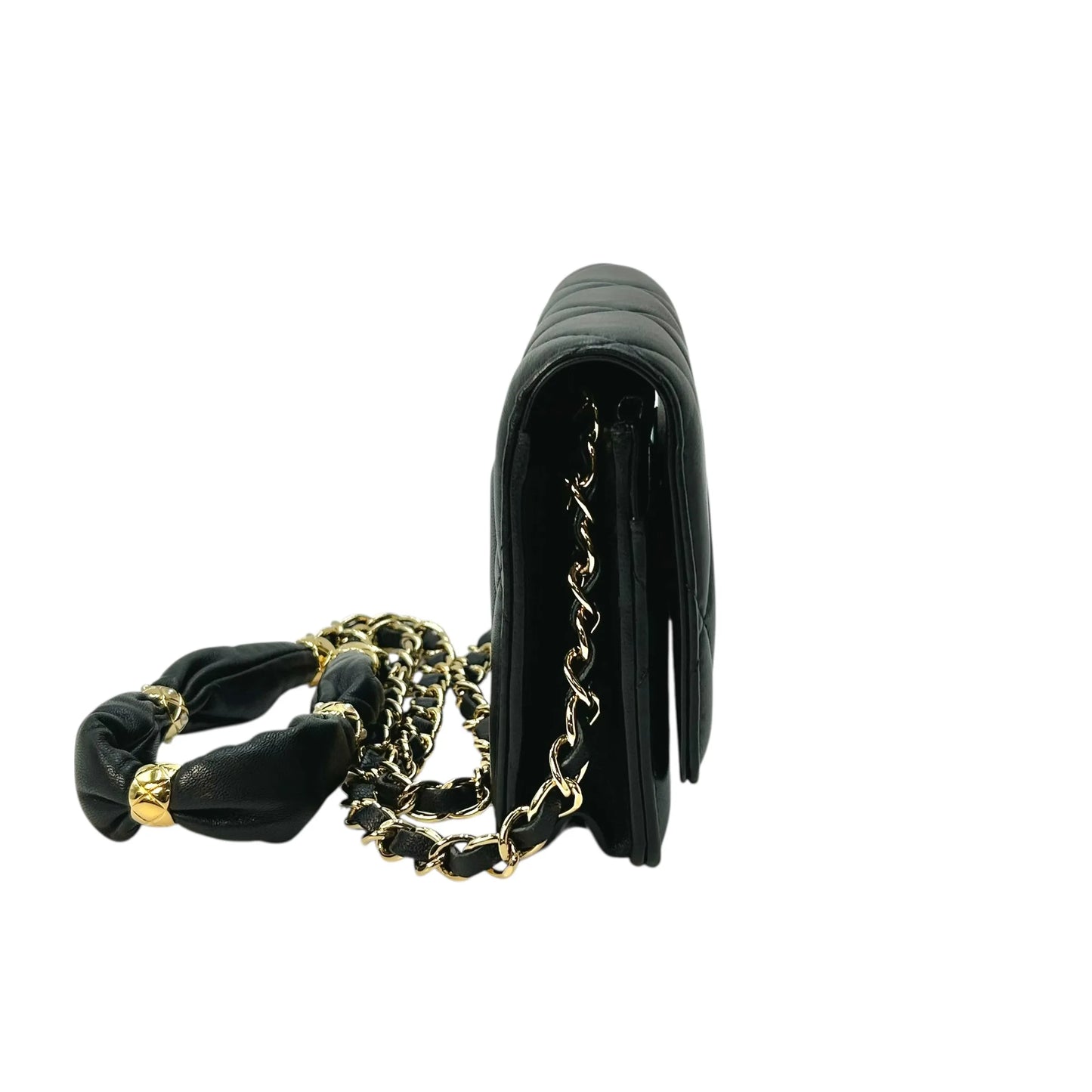 CHANEL 19 Lambskin Chain Wallet - Black 