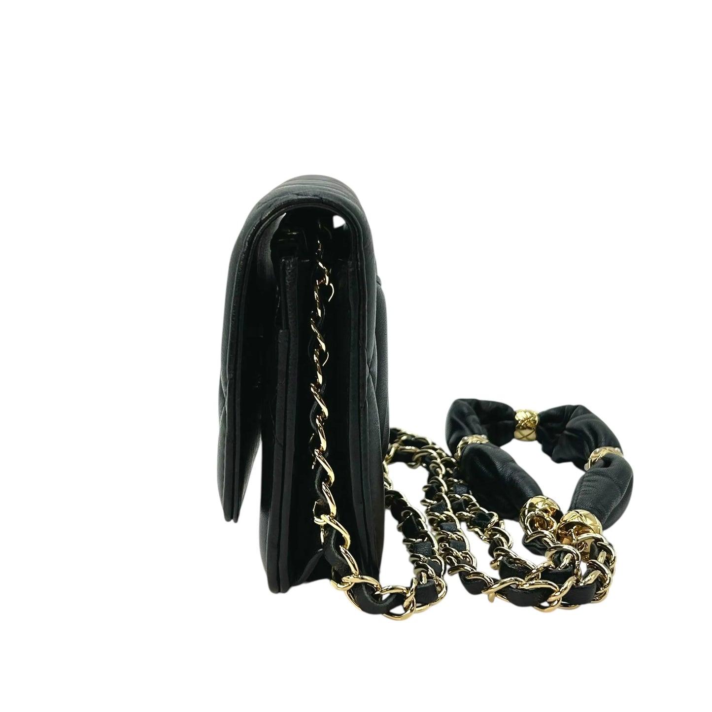 CHANEL 19 Lambskin Chain Wallet - Black 