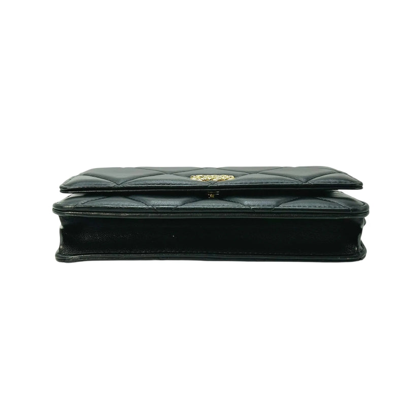 CHANEL 19 Lambskin Chain Wallet - Black 