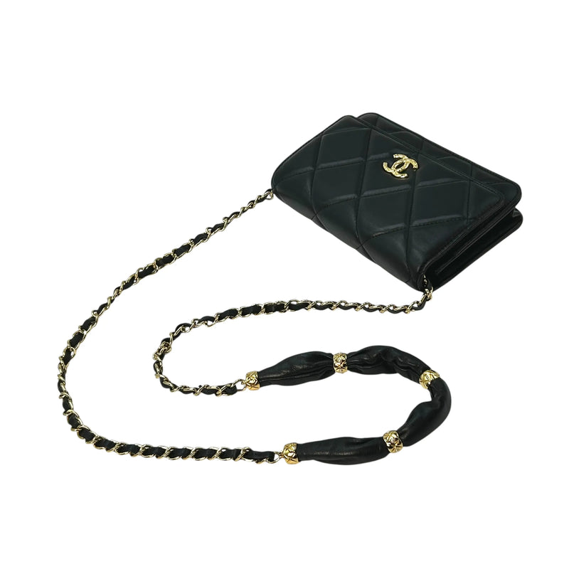 CHANEL 19 Lambskin Chain Wallet - Black 