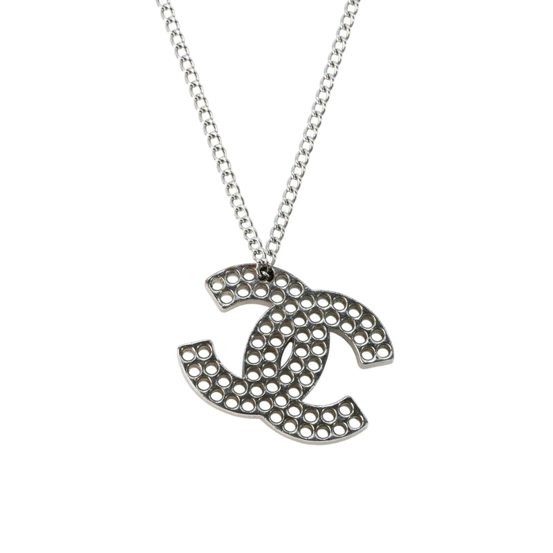 CHANEL パンチング CC ロゴ ネックレス - メタル
