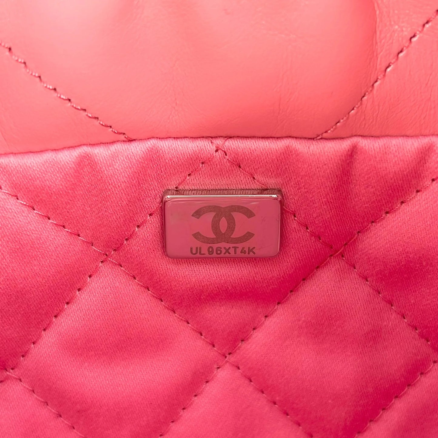 CHANEL Calfskin 22 Mini Handbag with Chain Shoulder Bag - Pink 