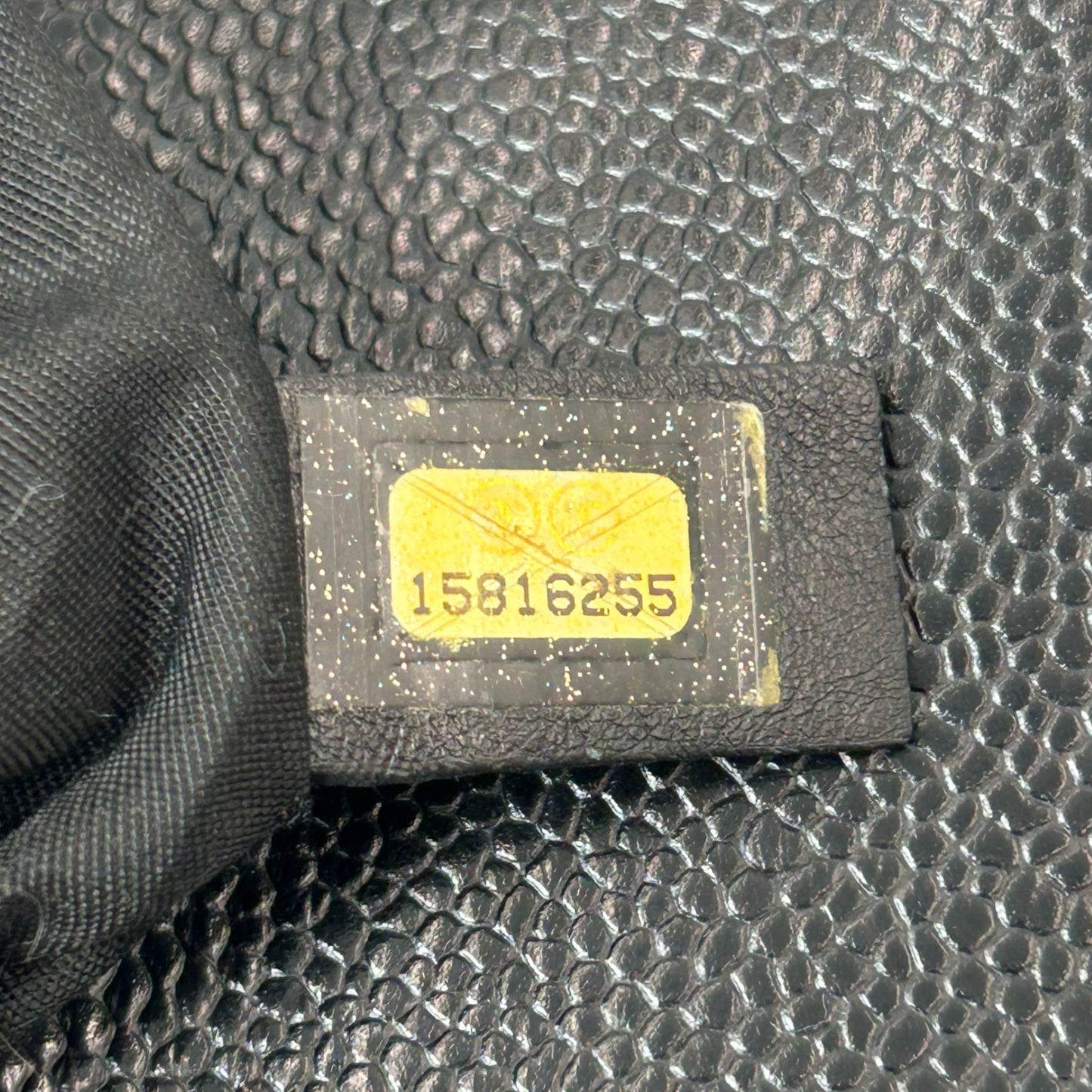 CHANEL ハーフムーン チェーンウォレット キャビアスキン_38171