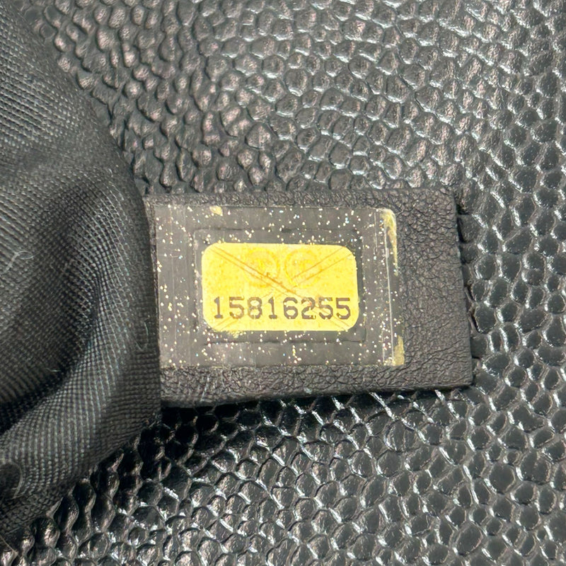 CHANEL ハーフムーン チェーンウォレット キャビアスキン_38171