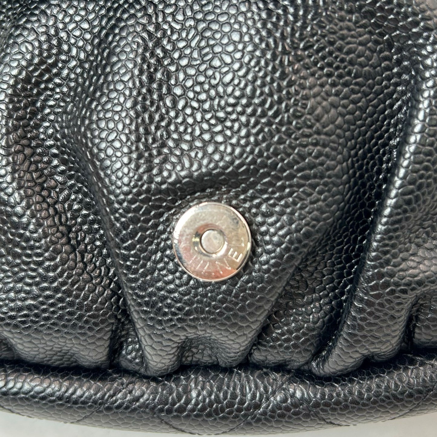 CHANEL ハーフムーン チェーンウォレット キャビアスキン_38171