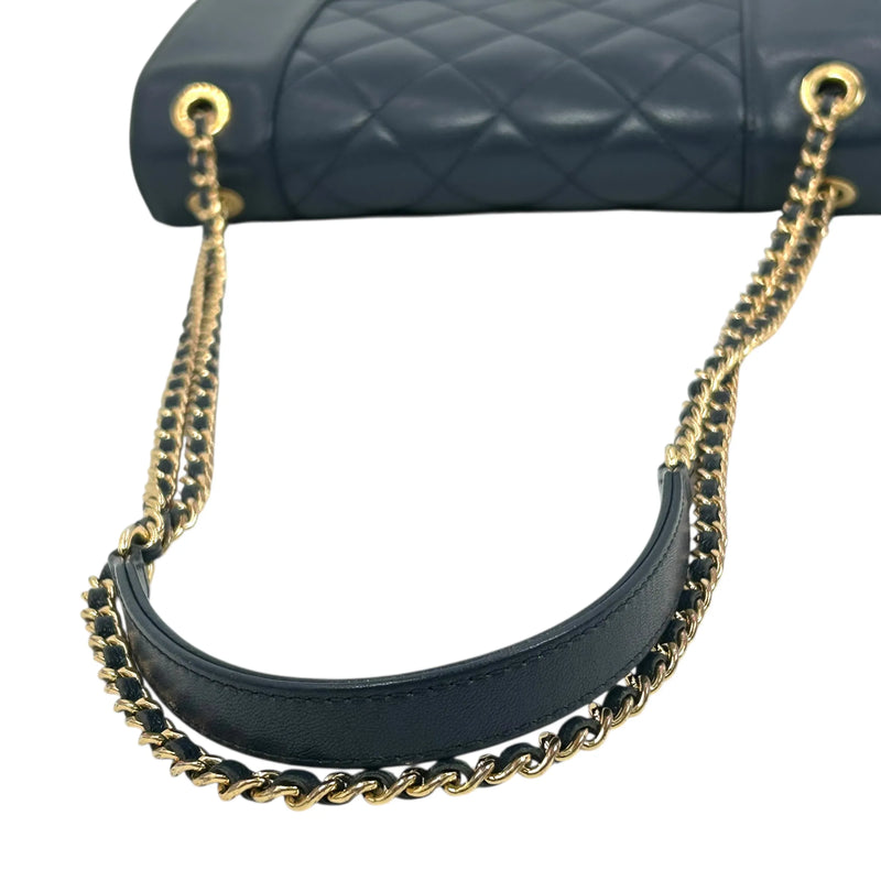 CHANEL マドアモゼル ラムスキン チェーンショルダーバッグ - ネイビー