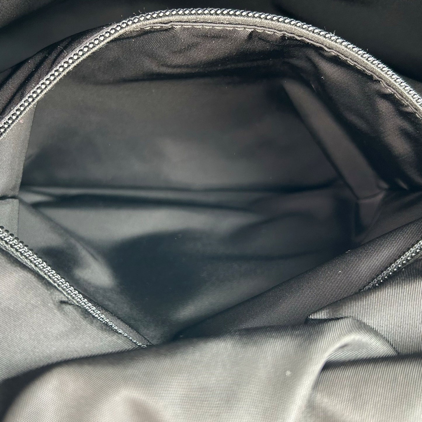 PRADA ナイロンショルダーバッグ_2VD057_37431