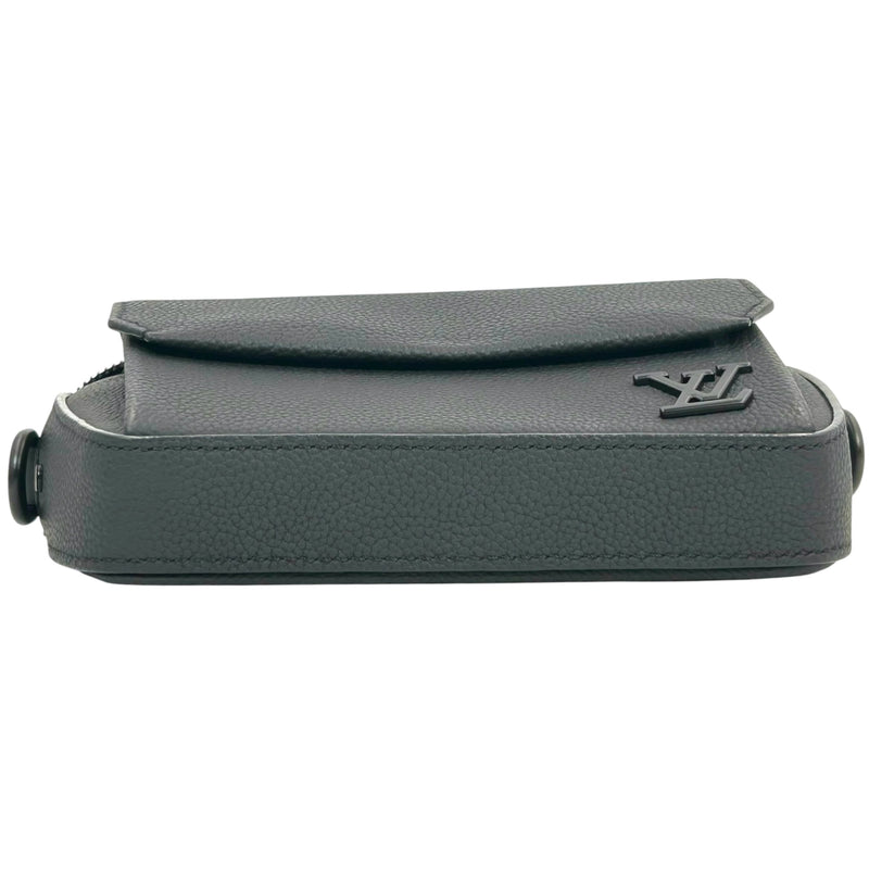 LOUIS VUITTON パイロット ウェアラブル ウォレット_M83563_38584