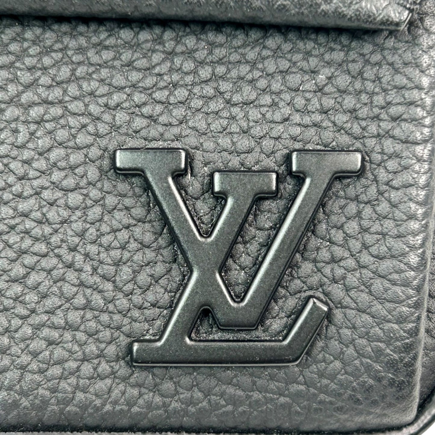 LOUIS VUITTON パイロット ウェアラブル ウォレット_M83563_38584