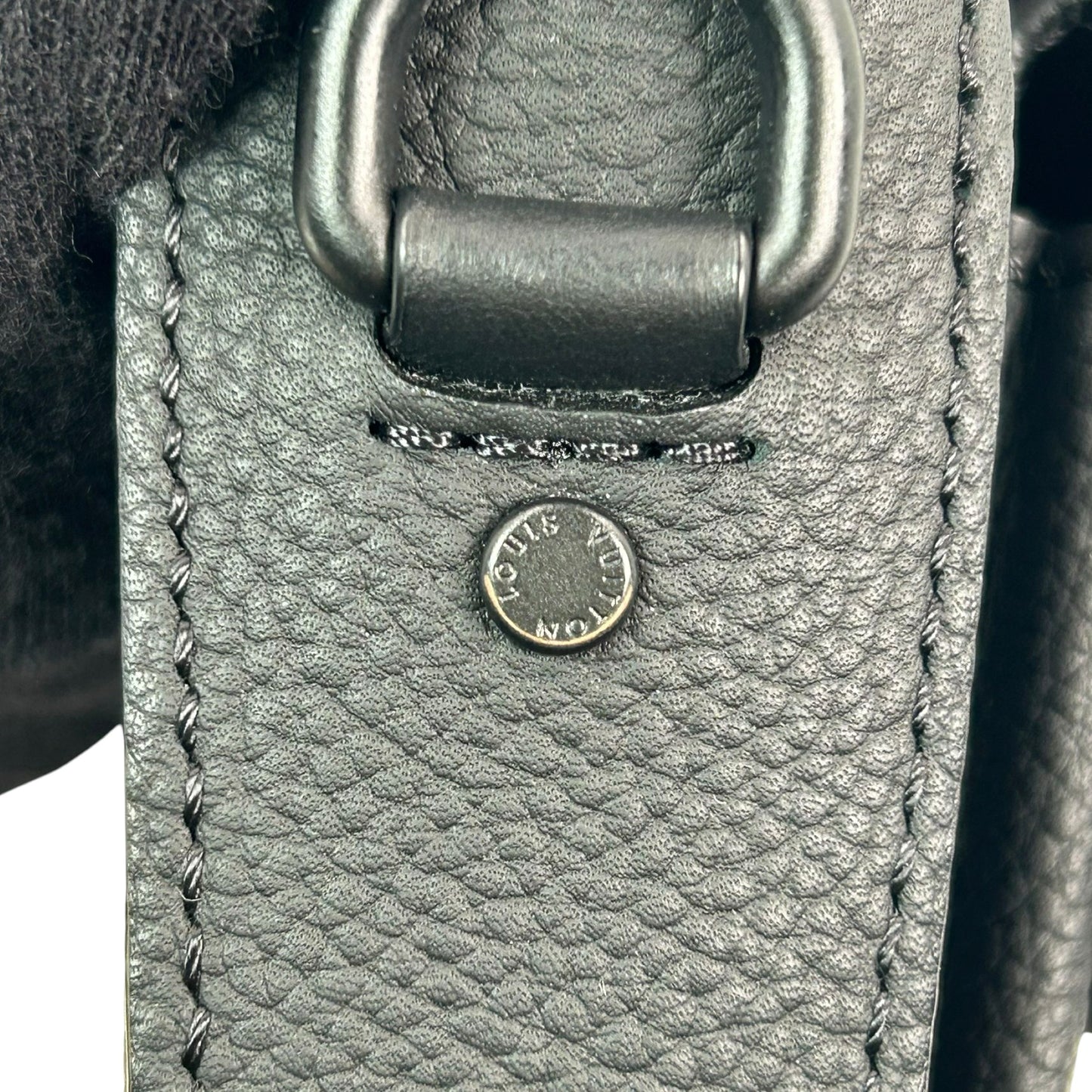 LOUIS VUITTON パイロット ウェアラブル ウォレット_M83563_38584