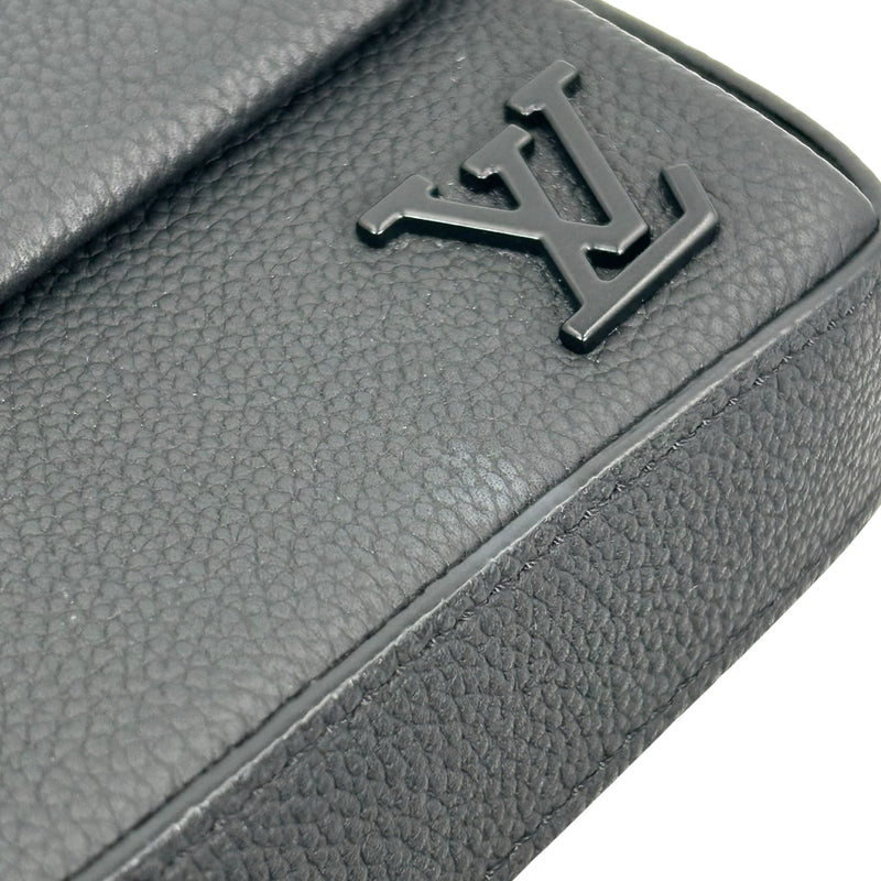 LOUIS VUITTON パイロット ウェアラブル ウォレット_M83563_38584