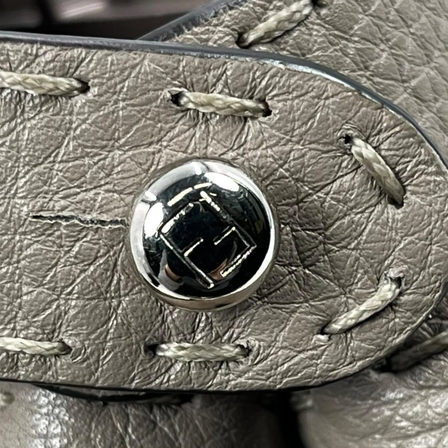 FENDI Peekaboo Regular Selleria Calfskin Handbag - Beige 