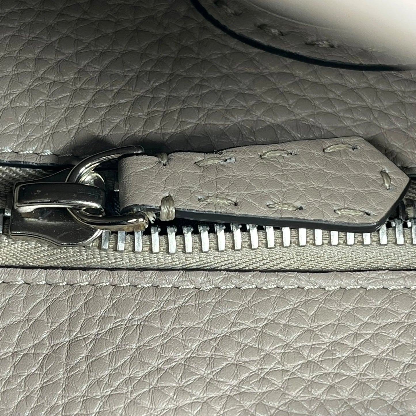 FENDI Peekaboo Regular Selleria Calfskin Handbag - Beige 