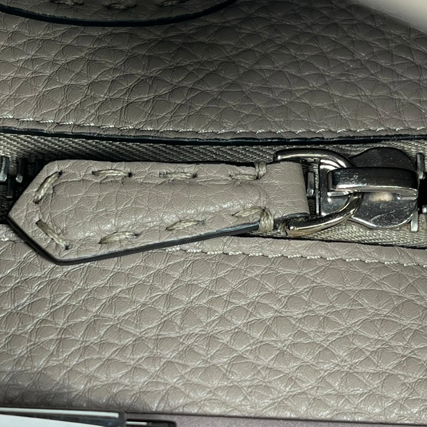 FENDI Peekaboo Regular Selleria Calfskin Handbag - Beige 