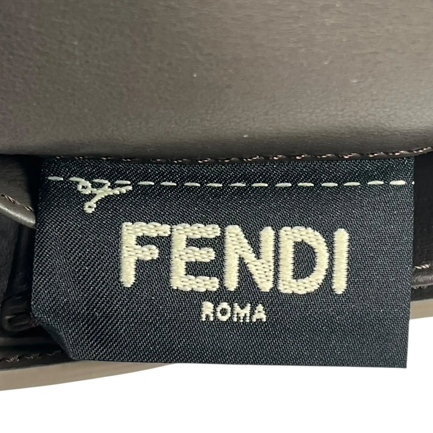 FENDI ピーカブー ツイストロック カーフレザー 二つ折り財布 コンパクトウォレット - ネイビー