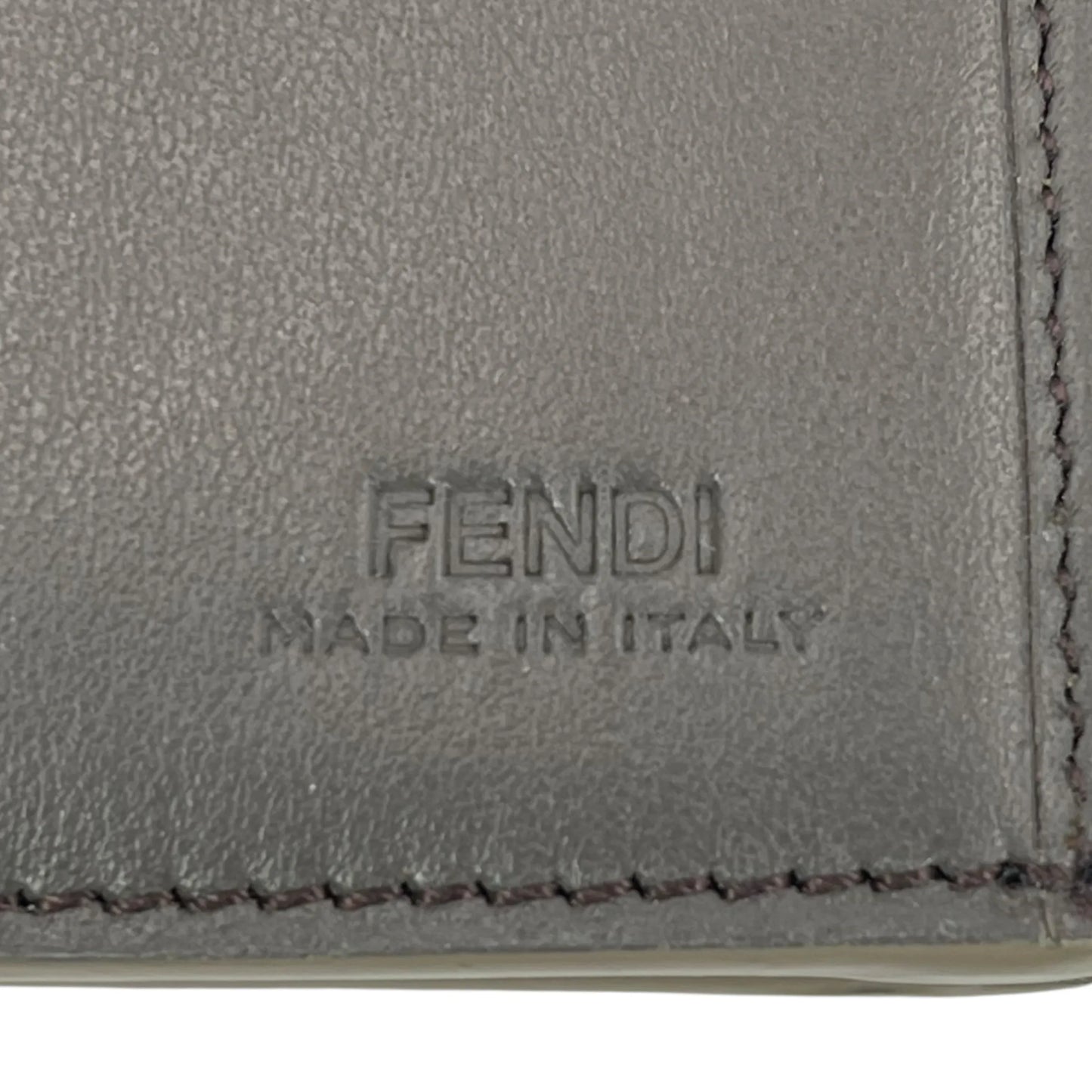FENDI ピーカブー ツイストロック カーフレザー 二つ折り財布 コンパクトウォレット - ネイビー