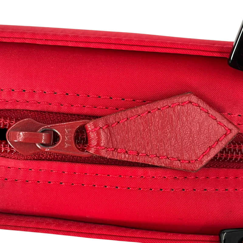 HOLD🔷Saint Laurent エンボスロゴ ナイロン ハンドバッグ - レッド