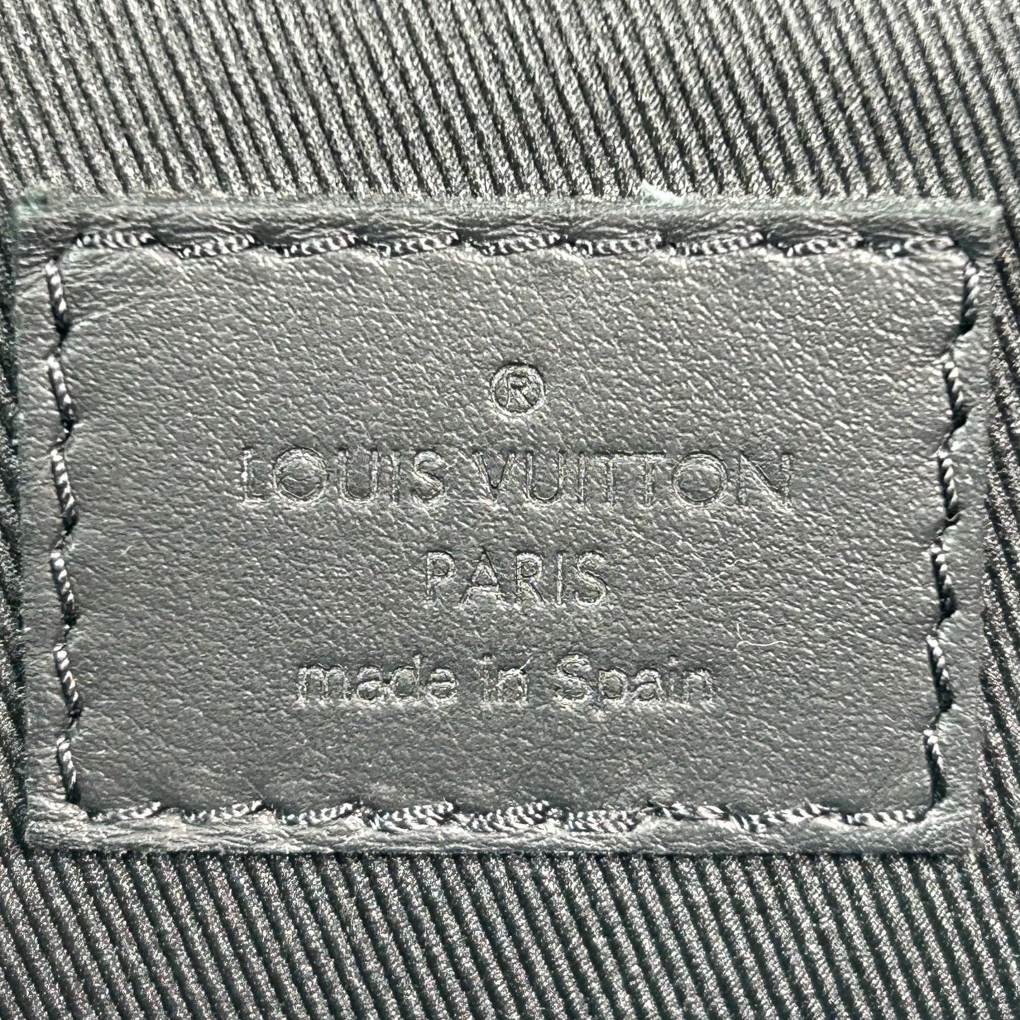 LOUIS VUITTON パイロット ウェアラブル ウォレット_M83563_38584