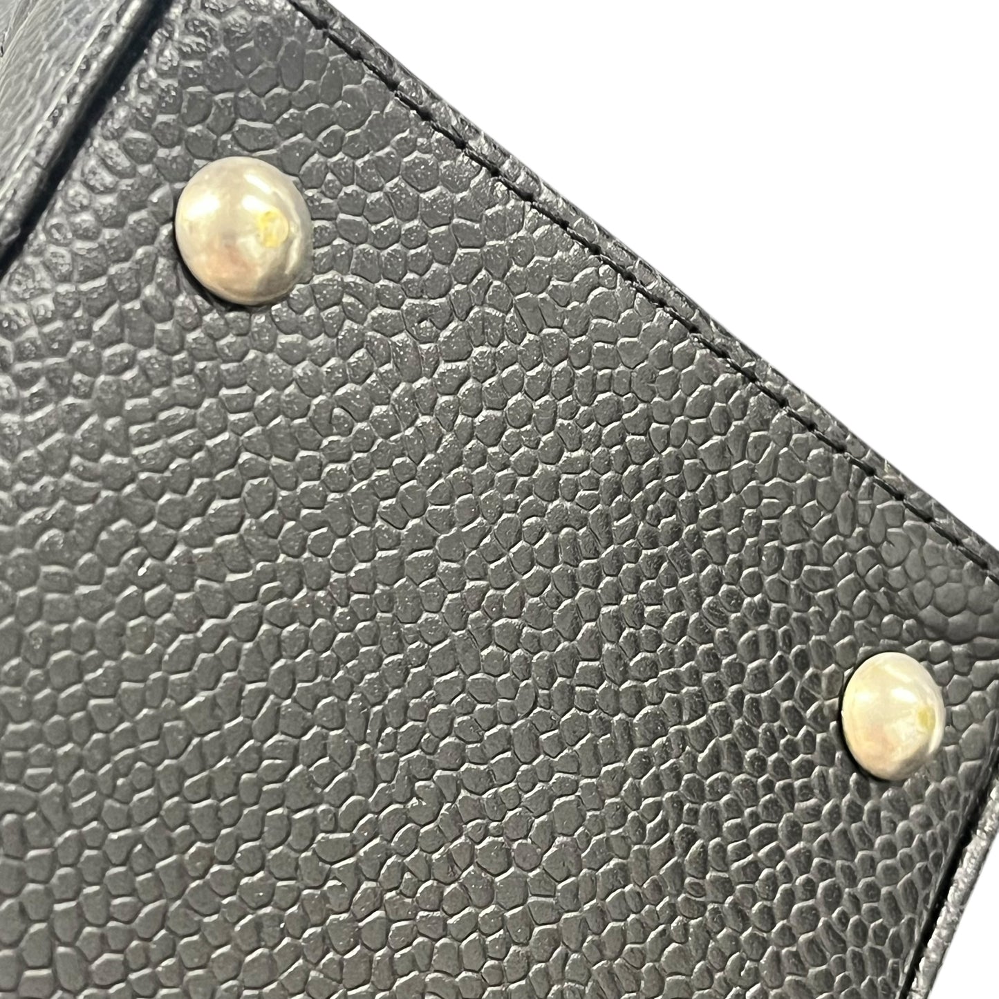 CHANEL キャビアスキン マトラッセ チェーンショルダーバッグ - ブラック