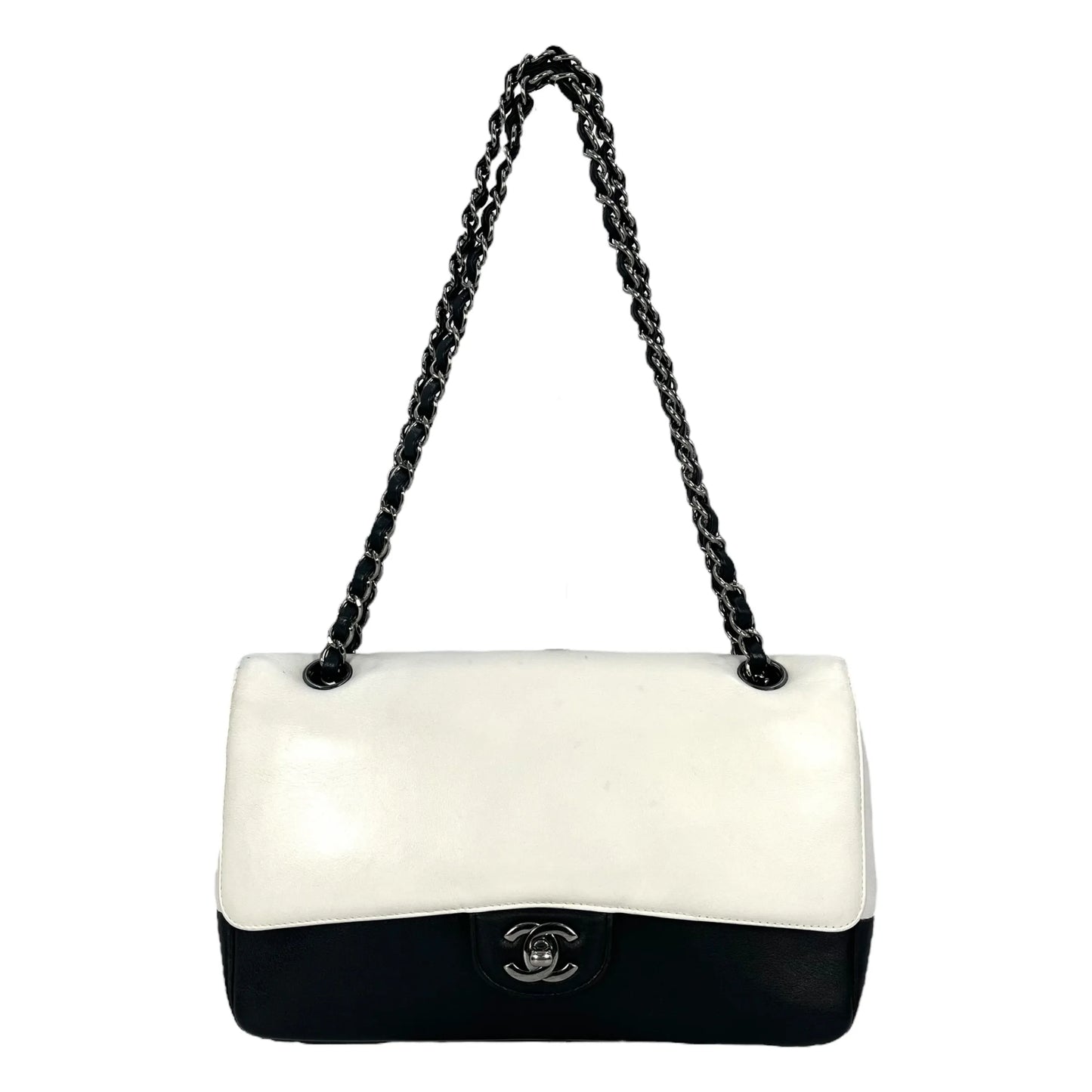 CHANEL カーフスキン ダブルフラップ チェーンショルダーバッグ - ブラック × ホワイト
