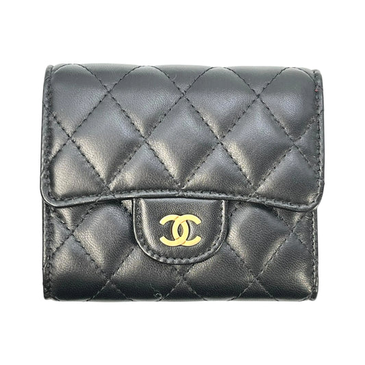 CHANEL Matelasse Classic Flap Compact Wallet in Lambskin Tri-fold - Black 
