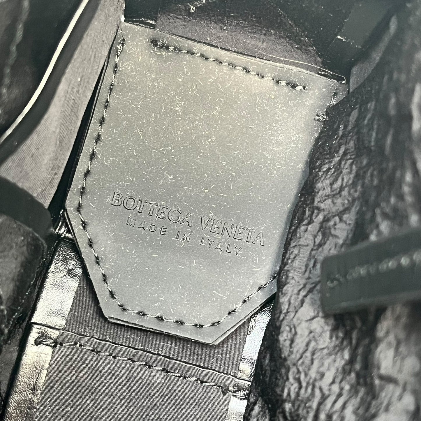 Bottega Veneta マキシ イントレチャート カセット ミニ ショルダーバッグ - ブラック