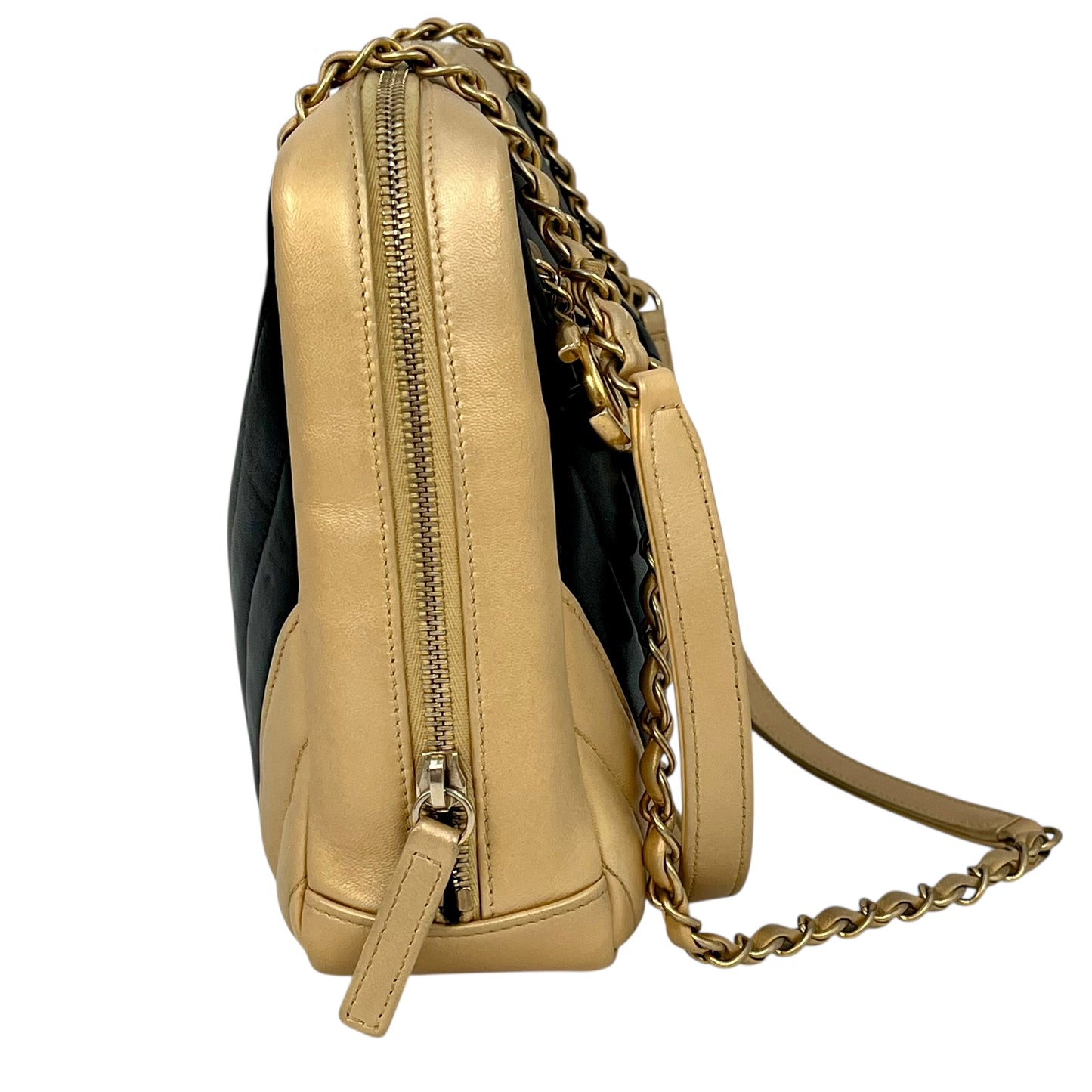 CHANEL シェブロン V-ステッチ CCマーク ハンドバッグ - ブラック × ゴールド