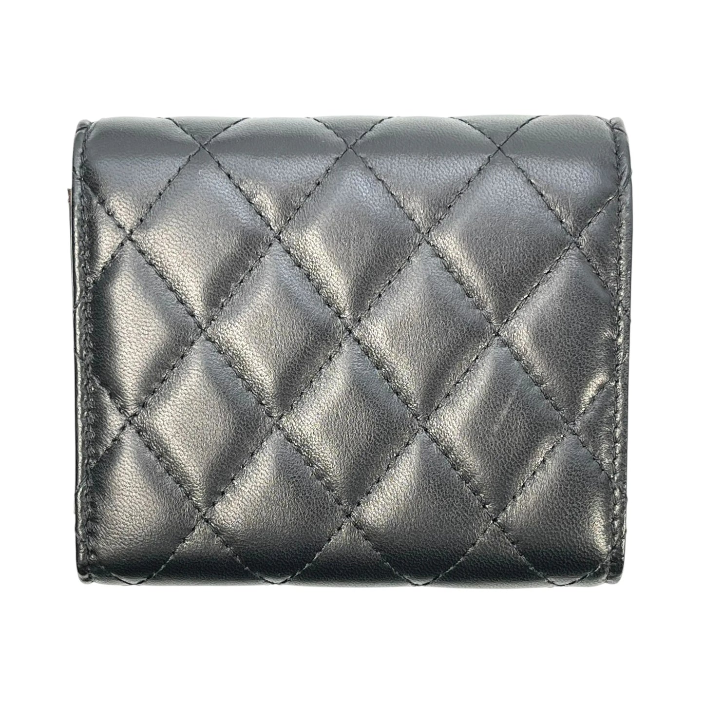 CHANEL マトラッセ クラシック フラップ コンパクトウォレット ラムスキン 三つ折り財布 - ブラック