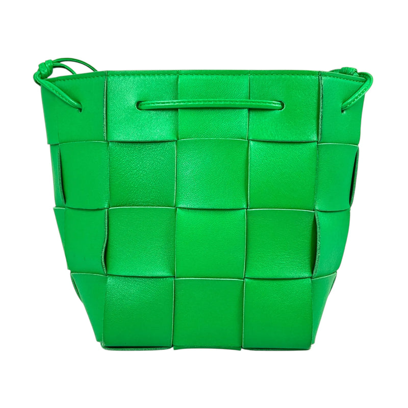 BOTTEGA VENETA Small Cassette Bucket Bag in Intrecciato Leather - Green 