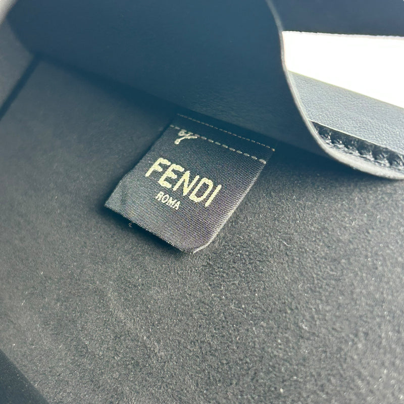 FENDI レザー ボックス ブラック ショルダーバッグ - ブラック