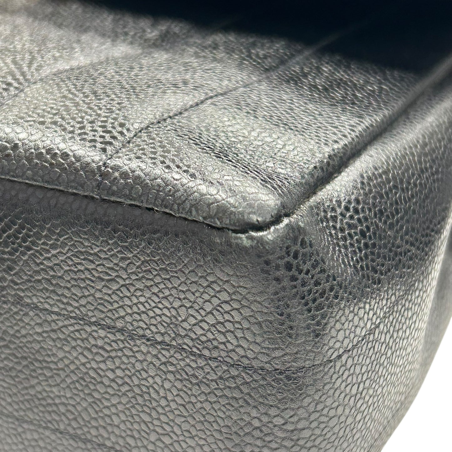 CHANEL マドモアゼル キャビアスキン チェーンショルダーバッグ - ブラック