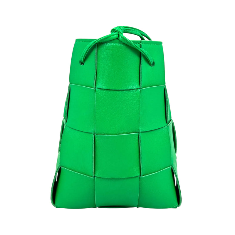 BOTTEGA VENETA Small Cassette Bucket Bag in Intrecciato Leather - Green 